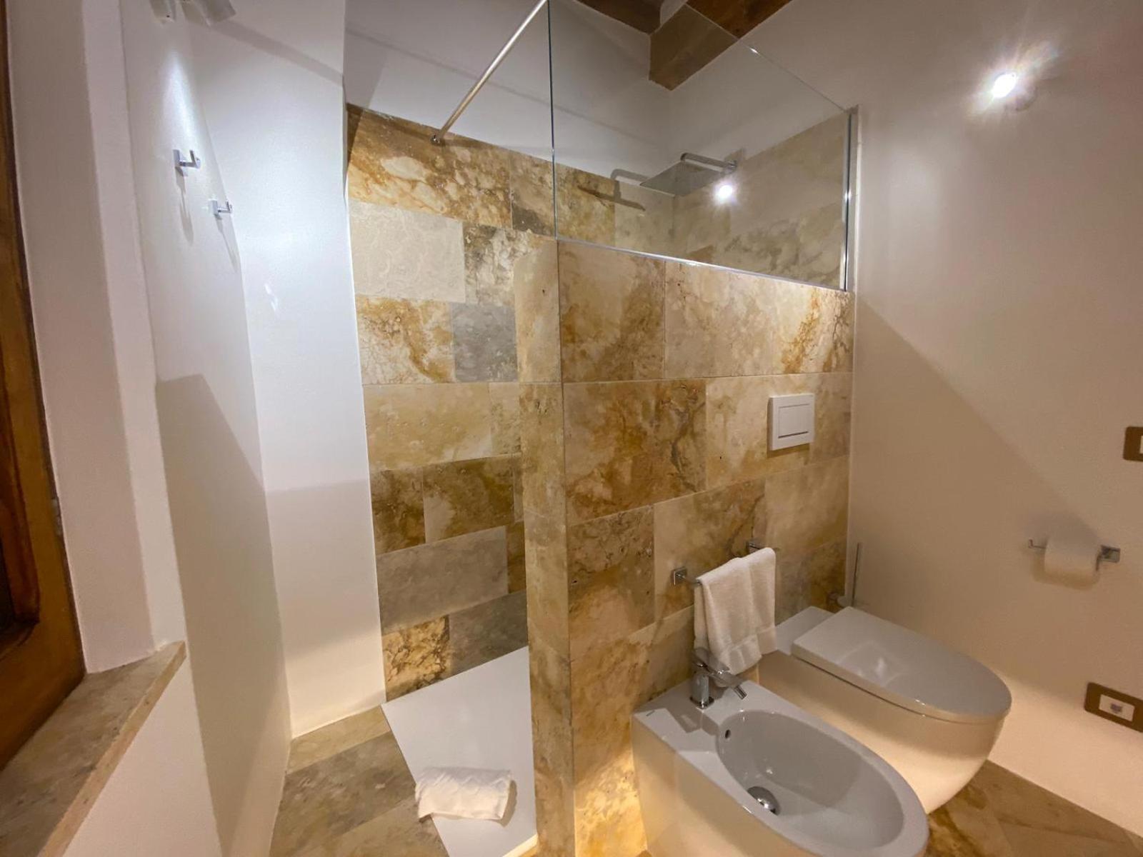Lastamperia19 Camere-Rooms Montepulciano Stazione Kültér fotó