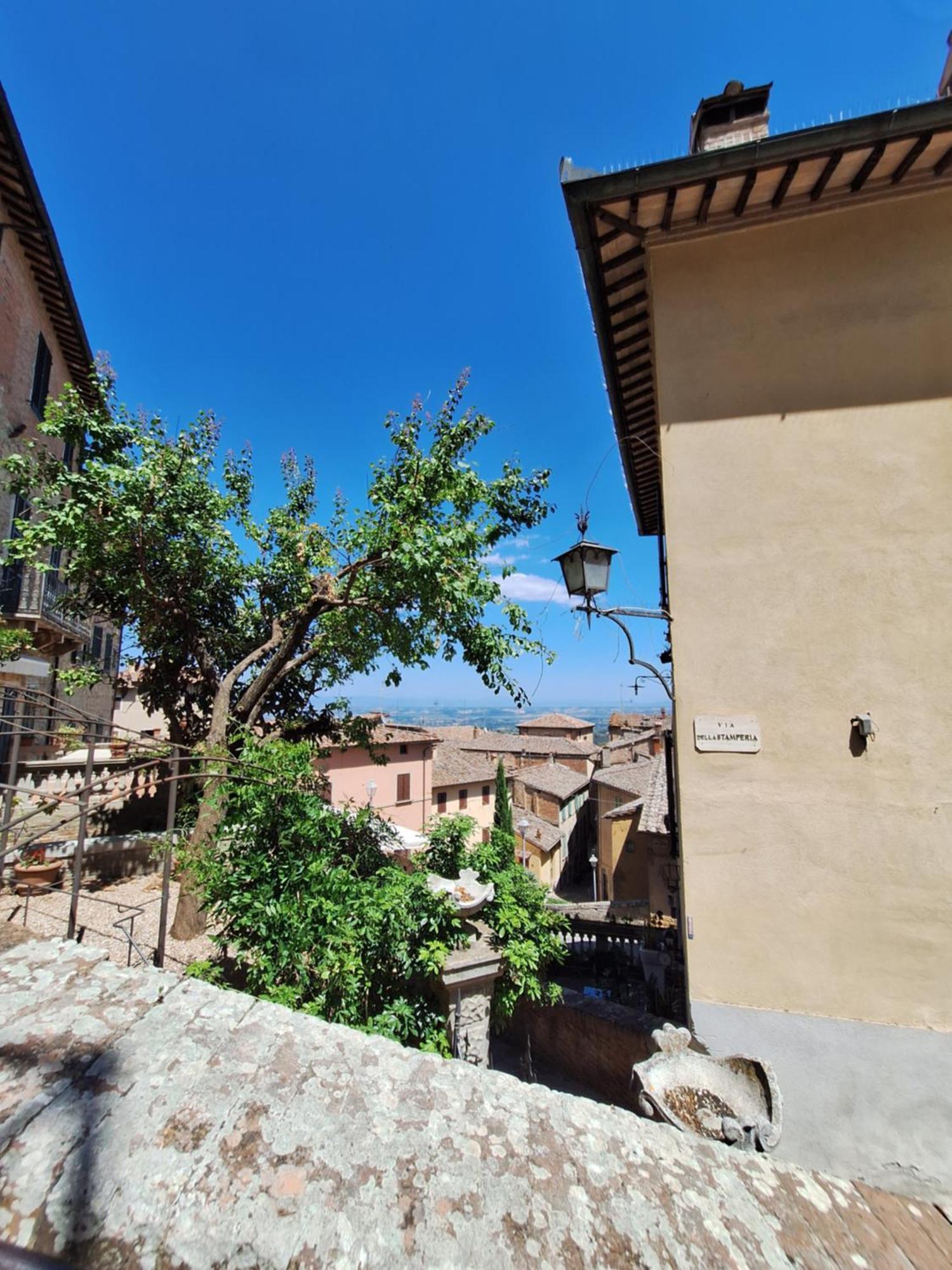 Lastamperia19 Camere-Rooms Montepulciano Stazione Kültér fotó